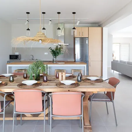Villa Ereza White Homes