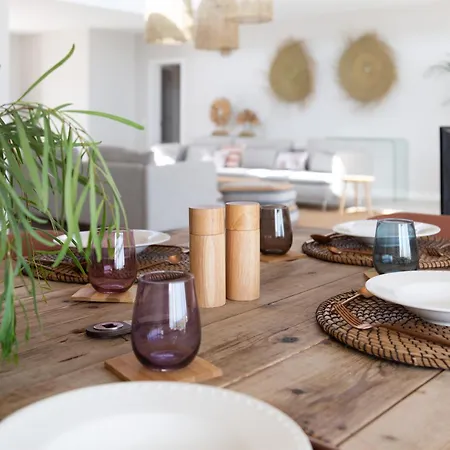 Вилла Ereza White Homes *