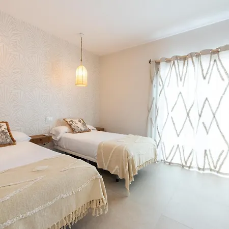 Villa Ereza White Homes